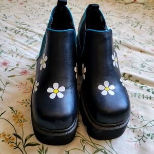 *NEW* La Moda daisy platform boots sz 8
